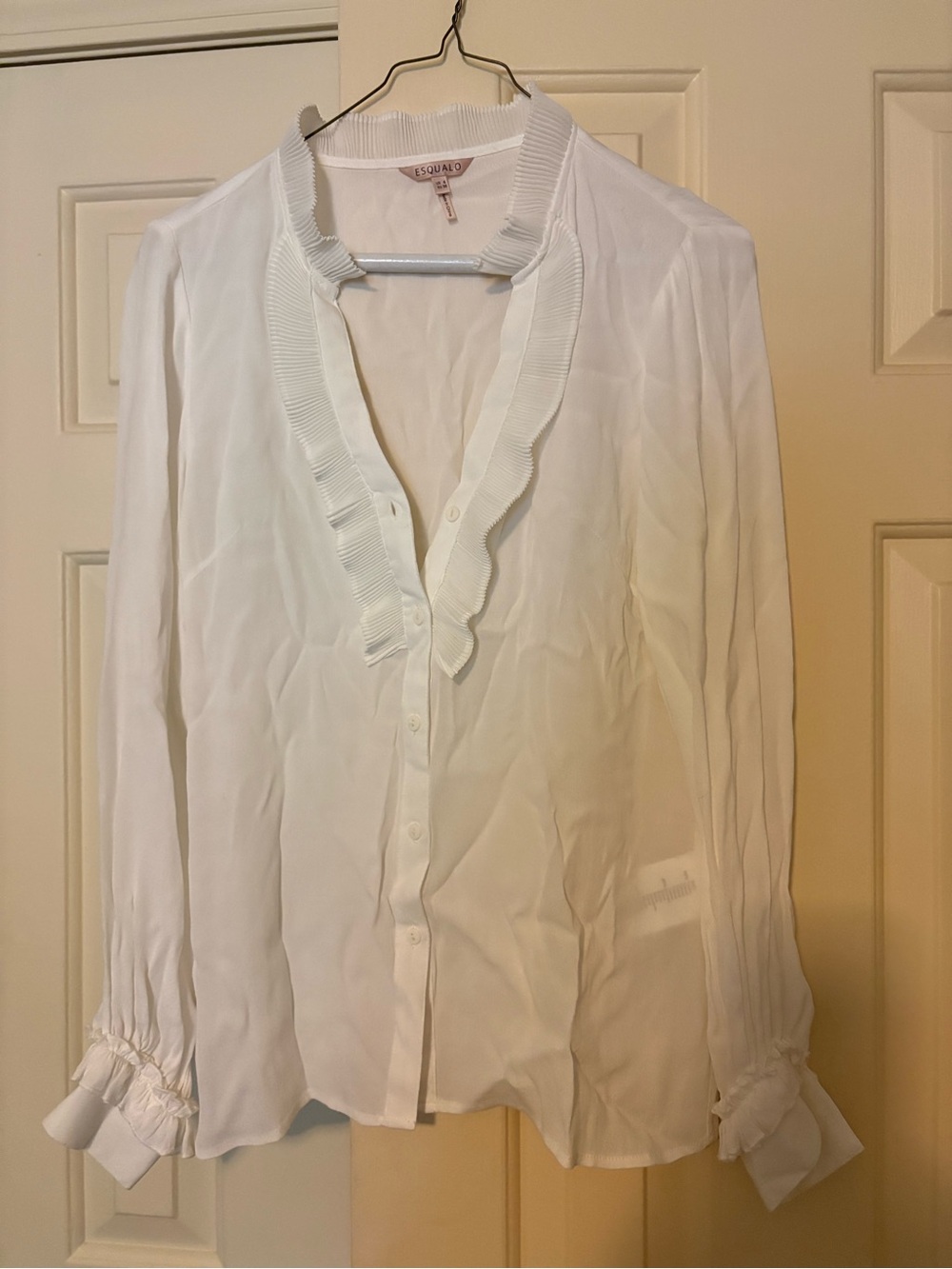 ESQUALO White Pleated Ruffle V-Neck Button Blouse